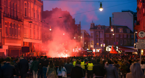 Scontri Tra Tifosi ad Amsterdam: Cinque Israeliani Feriti e 62 Arresti